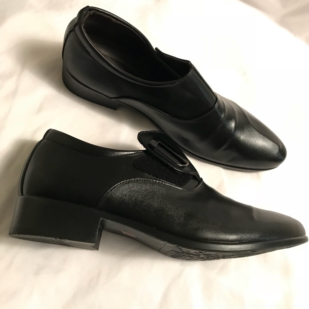 Women’s black shoes size 8.5